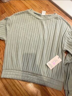 Ribbed Short-Sleeve Pullover Top in Sage Green